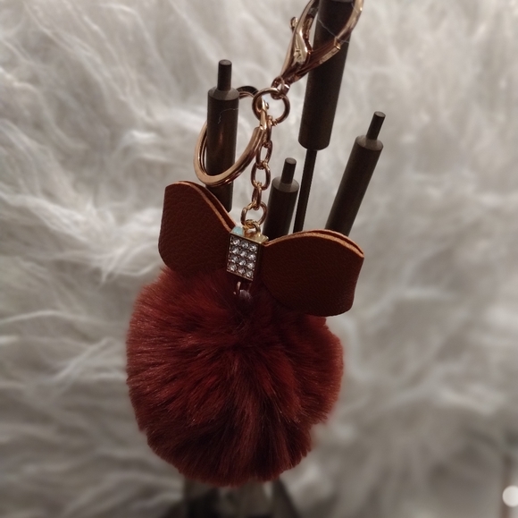 NWOT FAUX FUR BALL - Picture 2 of 3